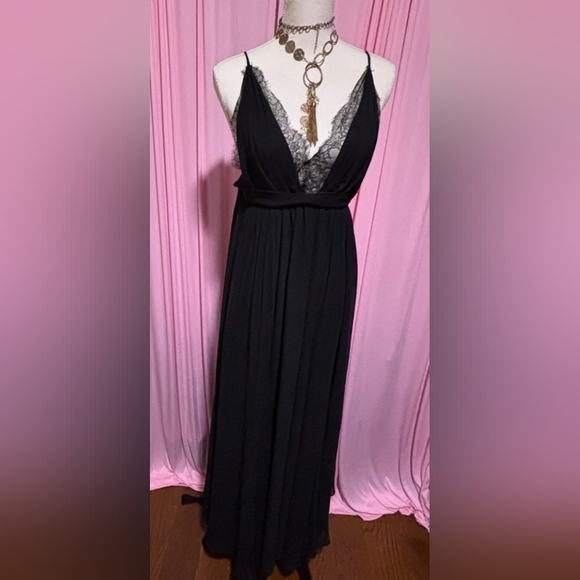 Michael Costello Dresses & Skirts - Michael Costello X Revolve Elegant Black Lace Maxi Dress